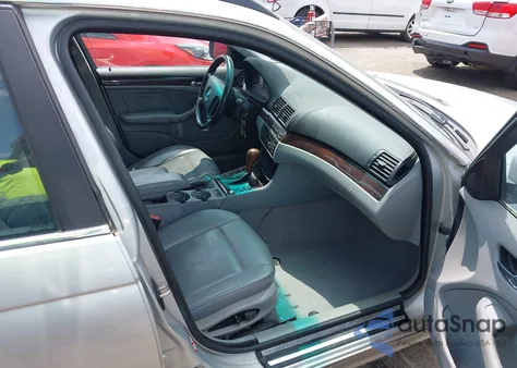 2002 BMW 325Xit из США, поврежденный, VIN WBAEP33422PF00009